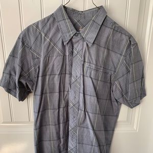 Under Armour Performance Shirt- Medium